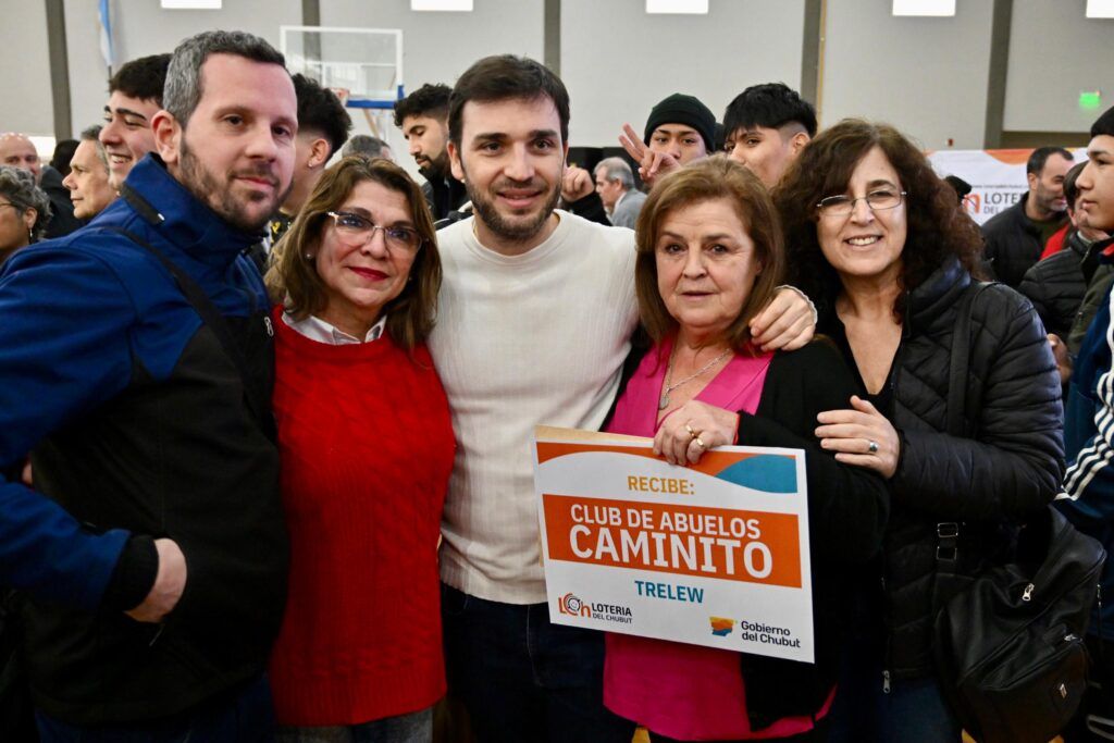 Entrega de bienes de acción social en Trelew liderada por el Gobernador del Chubut, Ignacio “Nacho” Torres 1 WhatsApp Image 2024 08 06 at 18.38.43