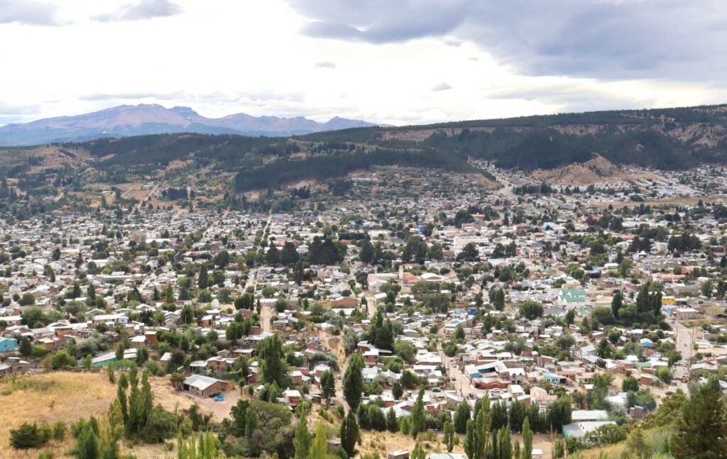 Mujer de Esquel penalmente responsable por lesiones agravadas a su hija: Juez considera creíble el testimonio de la niña. 1 esquel 1