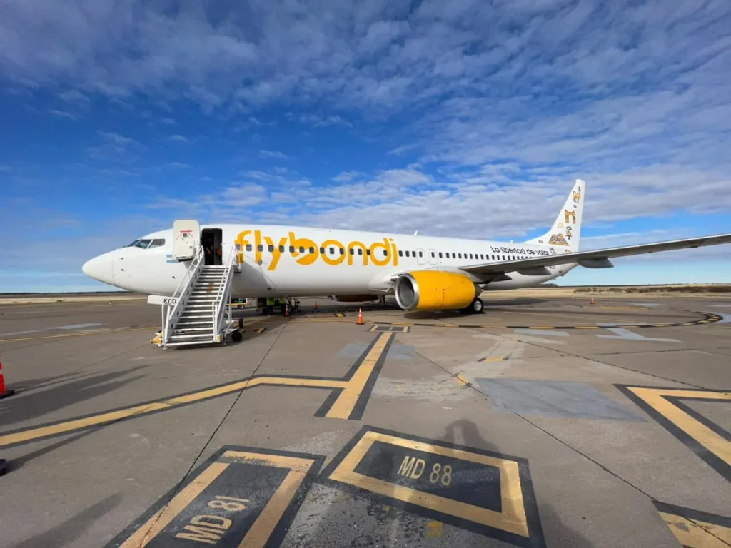 Flybondi evalúa suspender la ruta a Puerto Madryn por fallas en el aeropuerto El Tehuelche 1 Flybondi Puerto Madryn Llegada a PM II.webp