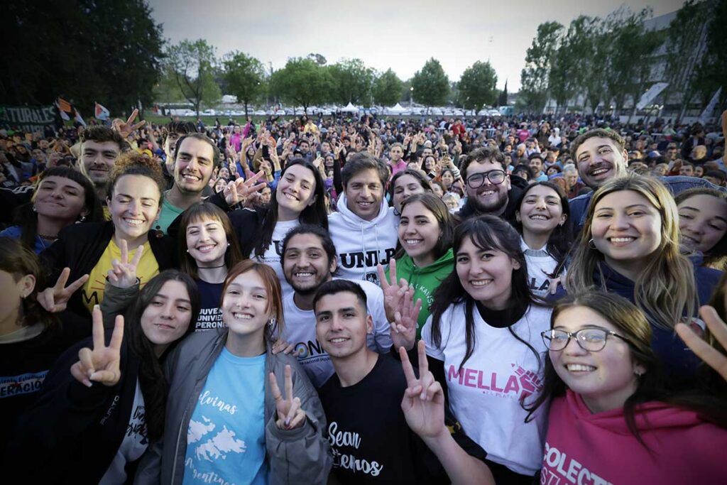 El gobernador Axel Kicillof encabeza el acto del Día de la Lealtad en Berisso, cuna histórica del peronismo 1 KICILLOF EN FACULTAD DE HUMANIDADES LA PLATA FOTO GOBERNACION 4