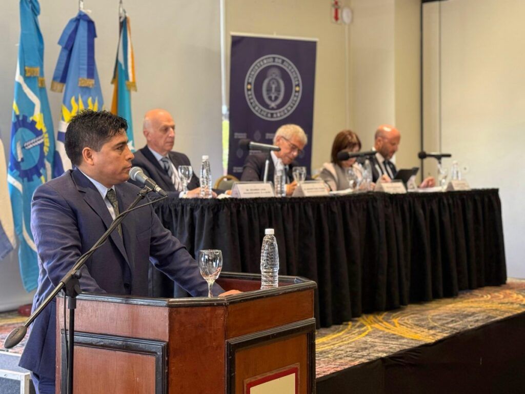 El Gobernador de Santa Cruz destaca trabajo conjunto en seguridad y reconstrucción de la provincia. 1 COMODORO RIVADAVIA 2 1200x900