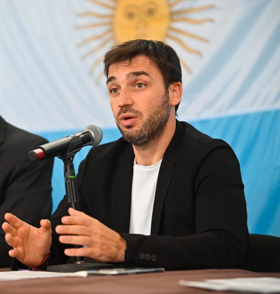 Gobernador de Chubut se reúne con autoridades paraguayas para impulsar la cooperación económica 1 WhatsApp Image 2024 12 15 at 9.54.35 PM 1145x1200