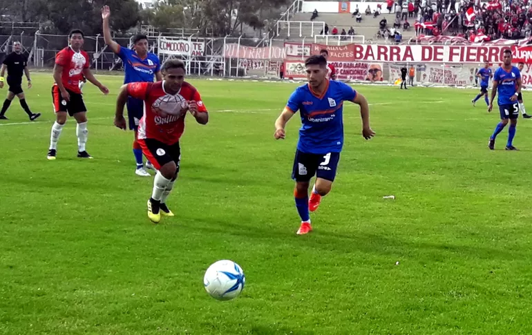 La Amistad de Cipolletti anota con un golazo en la primera final del Torneo Regional Amateur 1 COMODORO RIVADAVIA CAI HURACAN 2021.webp