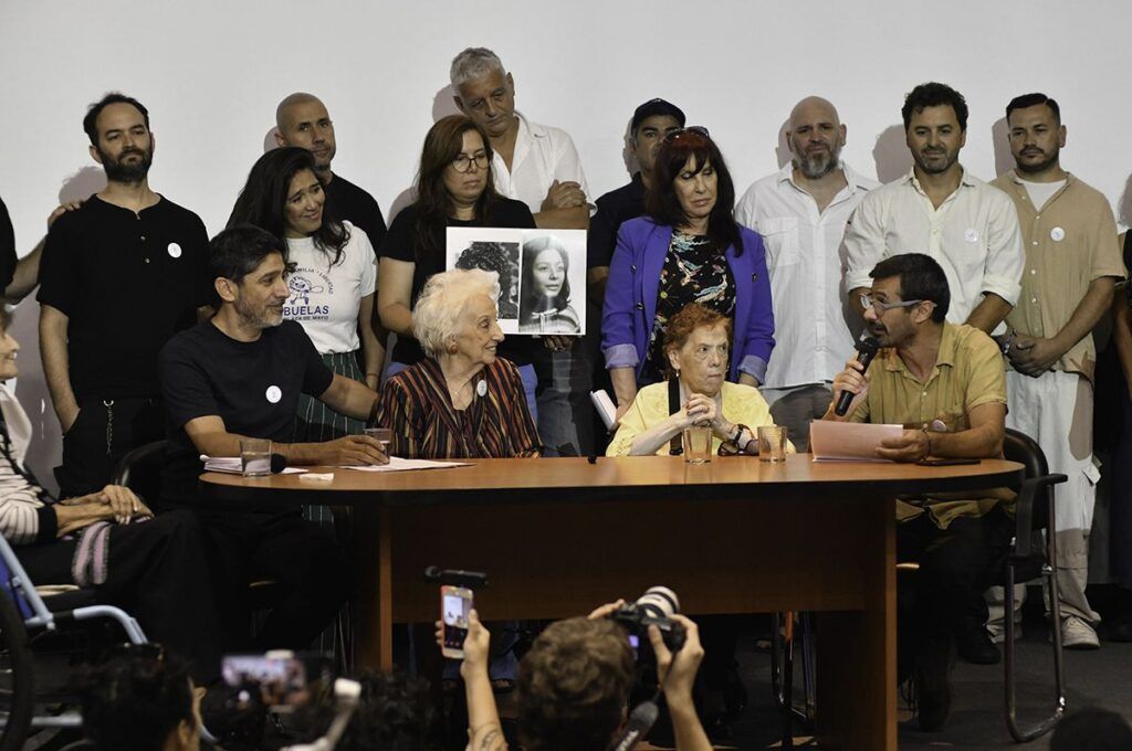 Abuelas de Plaza de Mayo anuncia la aparición de la nieta 139 en conferencia de prensa 1 Las Abuelas de Plaza de Mayo anunciaron la restitucion de la nieta 139 foto NA