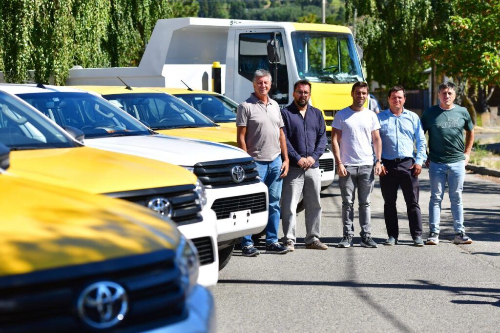 Gobernador Torres presenta renovación de flota de Vialidad Provincial para combatir incendios. 1 Imagen de WhatsApp 2025 02 10 a las 18.02.21 4563c18b 1200x800