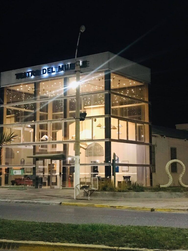 Dos espectáculos imperdibles este fin de semana en el Teatro del Muelle de Puerto Madryn 1 Teatro del Muelle 1