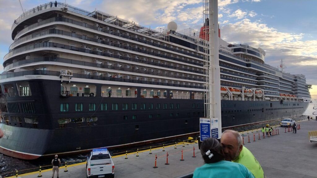 El crucero Queen Victoria llega a Puerto Madryn en temporada de cruceros 1 WhatsApp Image 2025 02 14 at 07.24.09 1