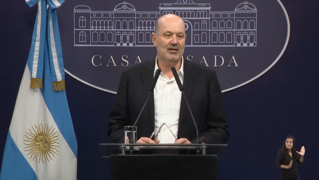 Gobierno premia a funcionarios por reducción de personal: polémica y protestas de sindicatos 1 STURZENEGGER