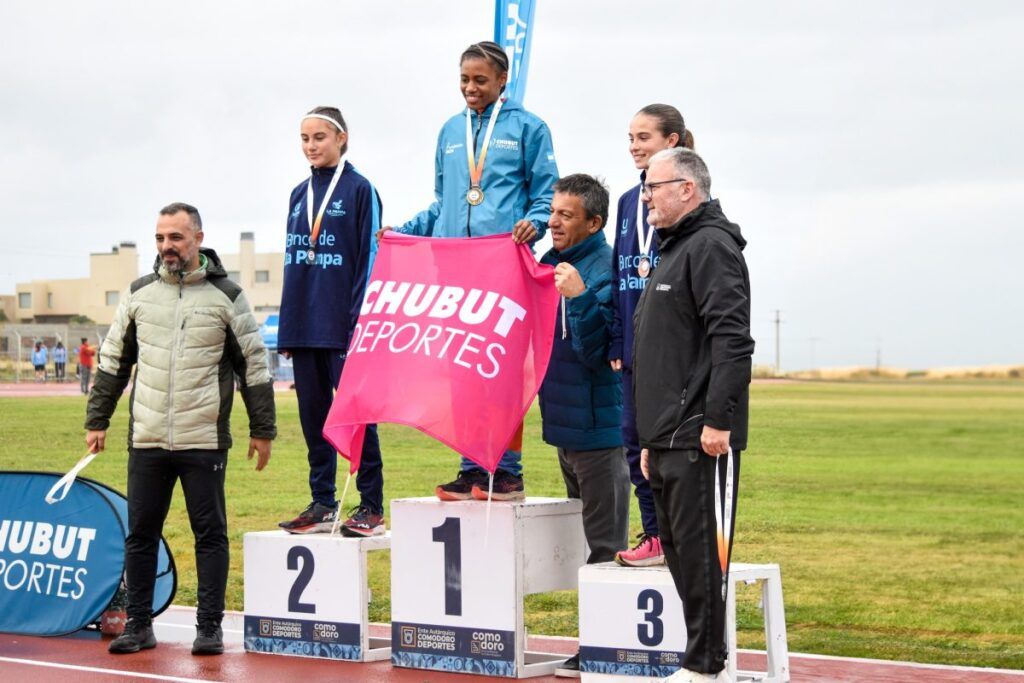 Chubut destaca en los Juegos EPADE y ParaEpade con gran participación en atletismo y deportes colectivos 1 atletismo podio 1200x800
