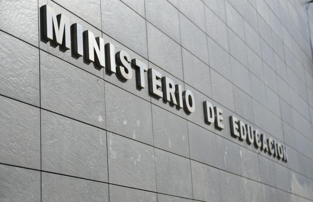 Ministro de Educación de Chubut se refiere a situación en escuela N° 190 de Playa Unión y defiende medidas tomadas 1 ministerio de educacion