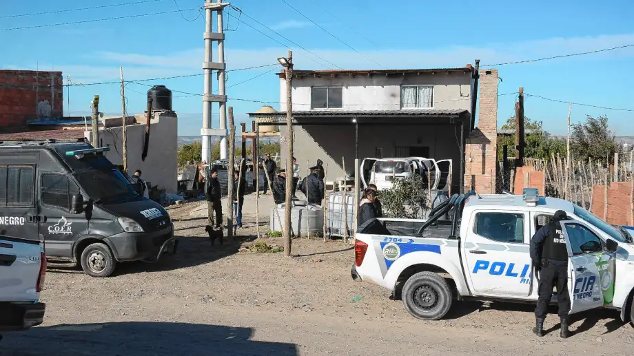Avanzan las detenciones en el caso del homicidio de Julián Dobra de la Canal 1 Roca Allanamientos por caso Dobra fiske menuco Juan Thomes 4.webp