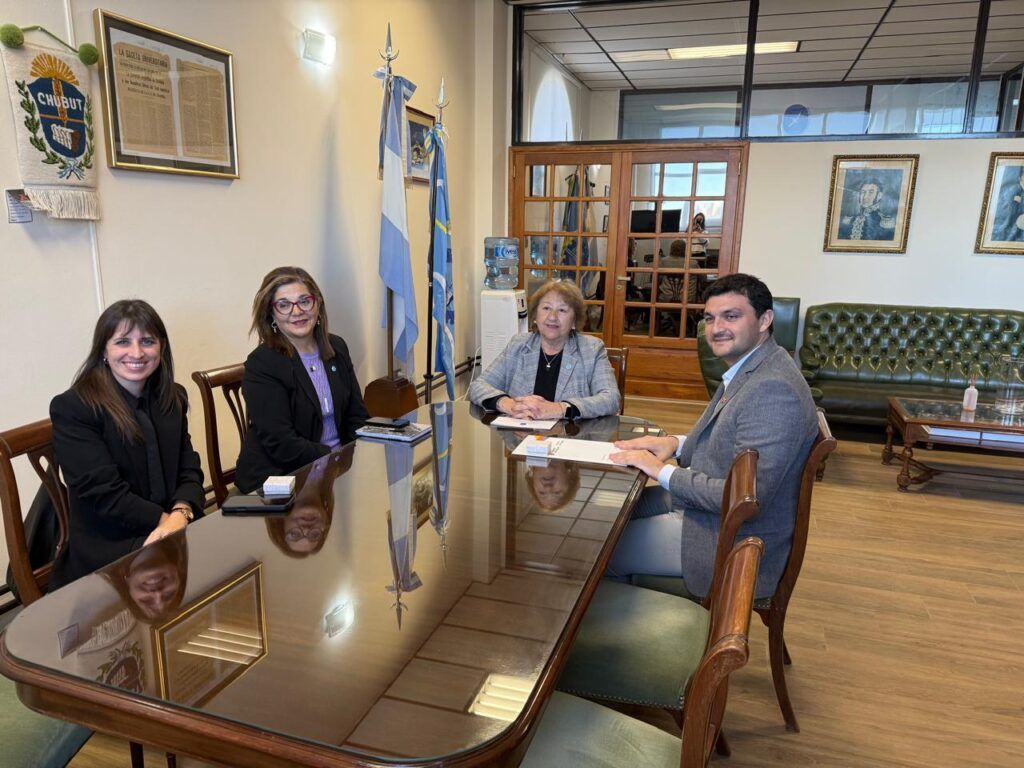 Chubut firma convenio con UNPSJB para fortalecer formación y empleo 1 WhatsApp Image 2025 05 09 at 14.56.23