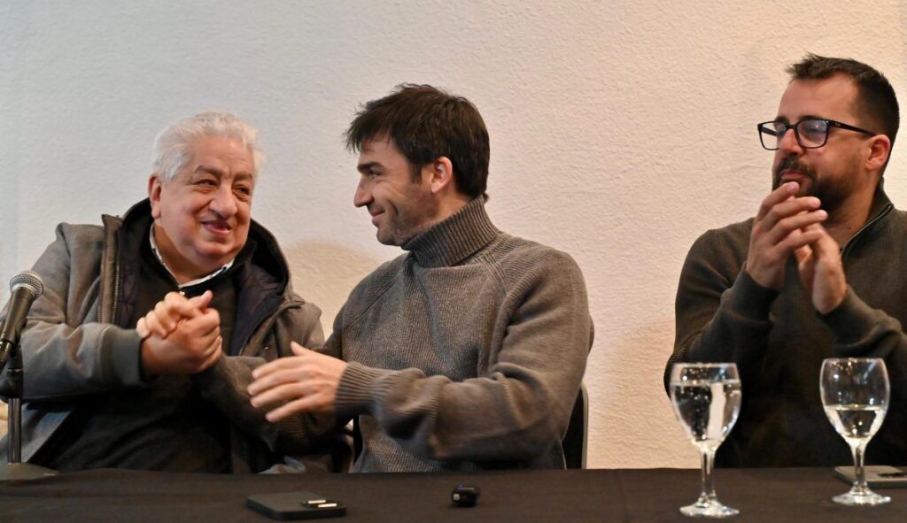 El gobernador del Chubut anuncia la construcción de un complejo turístico en Esquel: impulso a la inversión y generación de empleo. 1 WhatsApp Image 2025 05 15 at 17.00.38 1200x693