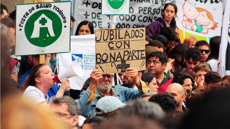 Leandro Santoro une a jubilados y estudiantes en su campaña contra las políticas de ajuste públicas 1 leandro santoro une a jubilados y estudiantes en su campana contra las politicas de ajuste publicas