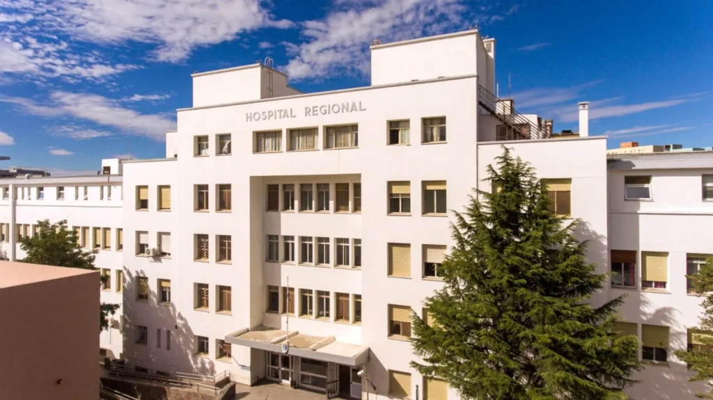 Hallan a hombre gravemente herido en Comodoro Rivadavia: autoridades investigan el incidente 1 hospital regional comodoro rivadavia.webp