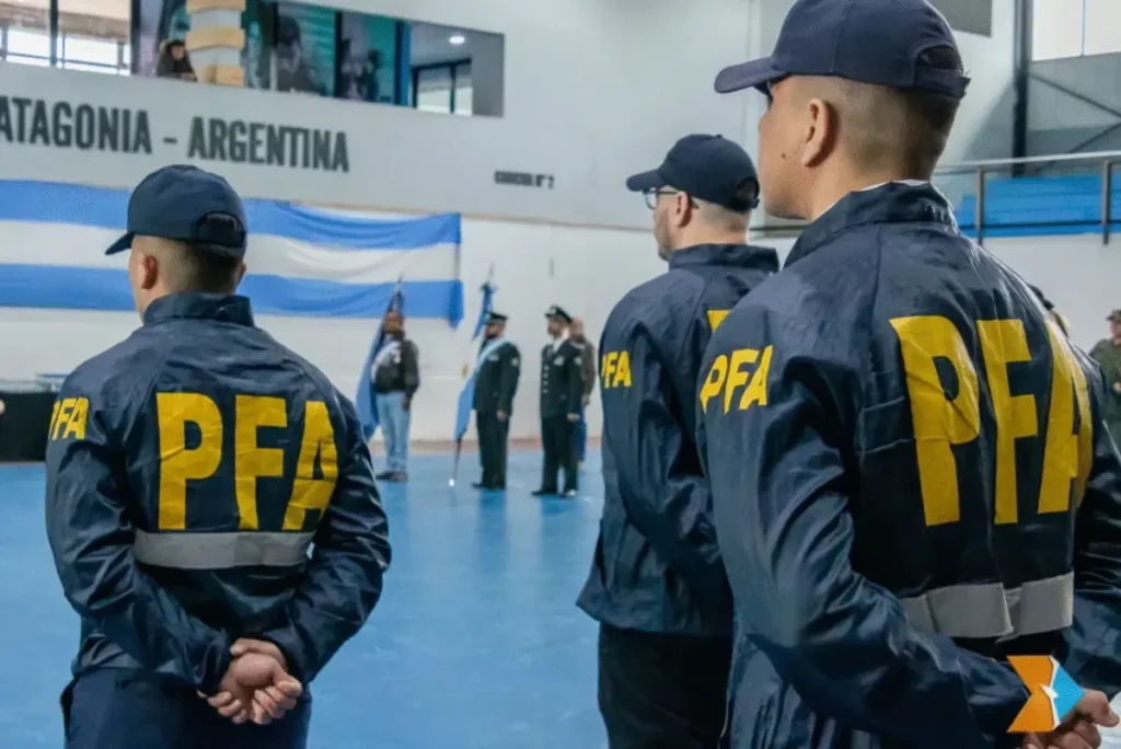 El Gobierno oficializa la reforma de la Policía Federal Argentina para enfocarse en delitos complejos 1 policia federal 1024x683 1.webp