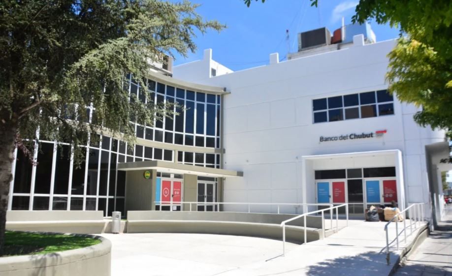 Desafíos y logros en la gestión municipal de Trelew: regularización de tierras, proyectos de desarrollo y cambios en el panorama político. 1 banco chubut trelew