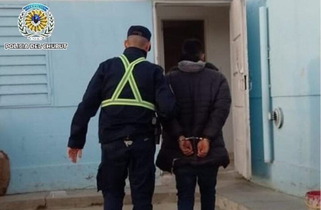 Intervención policial en pelea por robo de secador de mano en Comodoro Rivadavia 1 detenido en comodoro 2