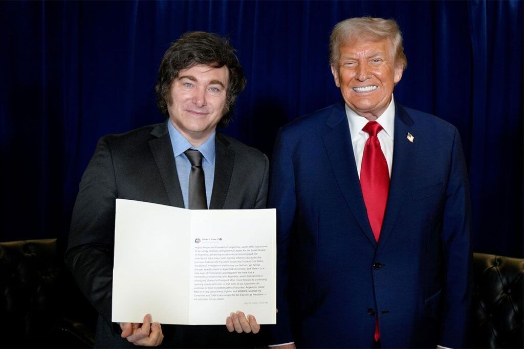 Donald Trump respalda a Javier Milei en medio de crisis económica: gestos más que certezas. 1 milei trump ny1 @OPRArgentina