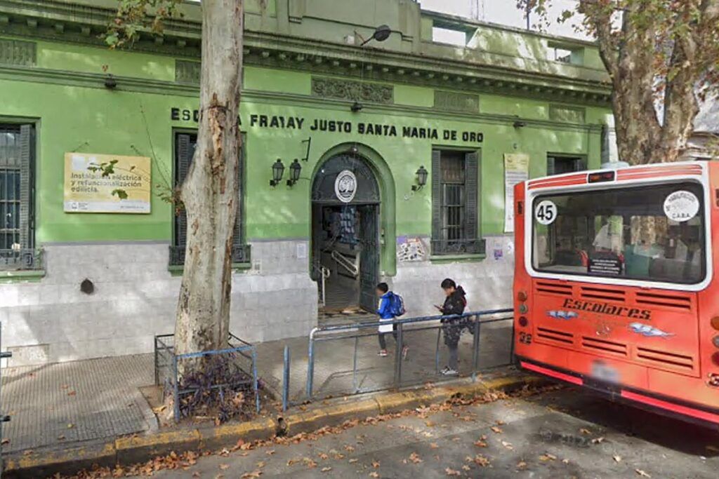 Convening of Education Stakeholders and Legislators in Buenos Aires to Discuss School Closure Amparo 1 frente escuela fray justo santa maria de oro