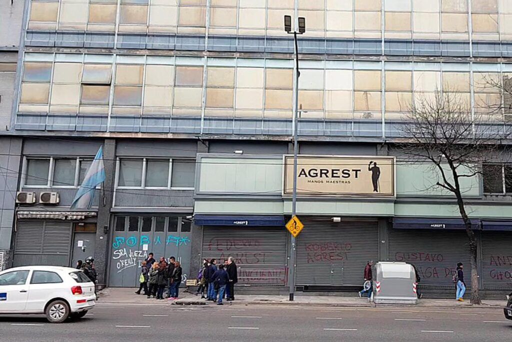 Disposición de construcción de departamentos en histórica sastrería de Balvanera despierta controversia en la comunidad 1 agrest vacio GCBA