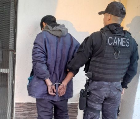 La Policía del Chubut detiene a un hombre con pedido de captura activo en trelew. 1 detenido trelew