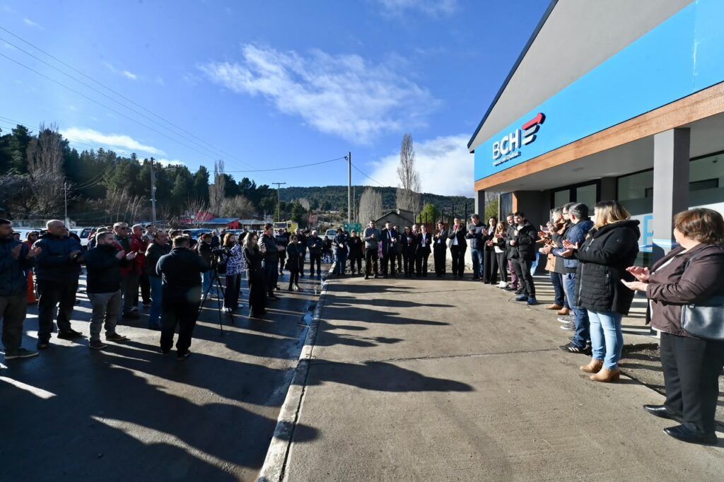 El Gobernador inaugura nueva sede bancaria para impulsar modernización e integración territorial en Chubut 1 WhatsApp Image 2026 06 12 at 16.07.48