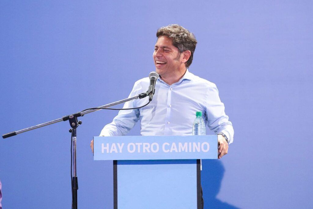 El gobernador Axel Kicillof firma convenios de cooperación en Corrientes y presenta su libro en la UNNE 1 kicillof 1 @mdf