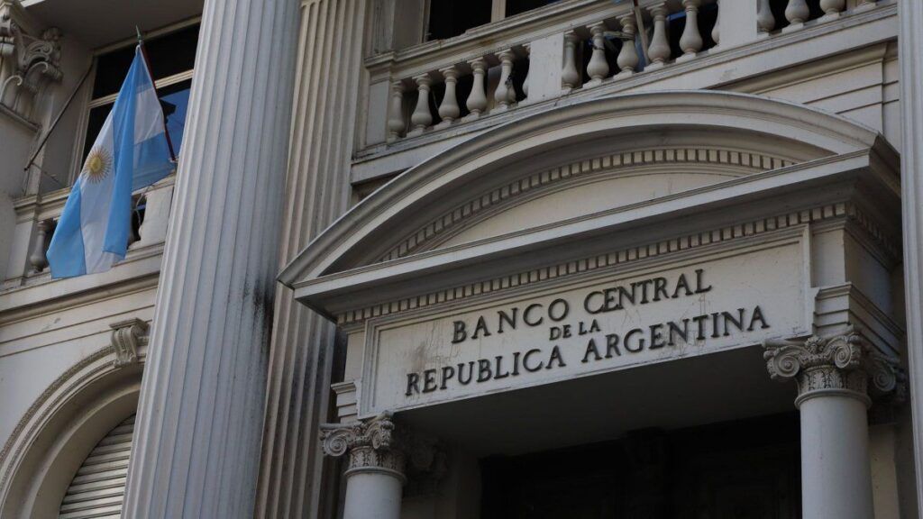El Gobierno recurre a financiamiento del Banco Central para cubrir gastos presupuestarios en Argentina 1 bcra banco central