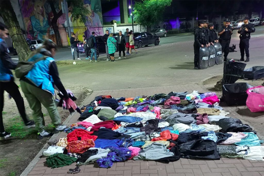 Vendedores Ambulantes en Conflicto: Persecución y Defender el Derecho al Trabajo 1 OPERATIVO MANTEROS PARQUE LOS ANDES