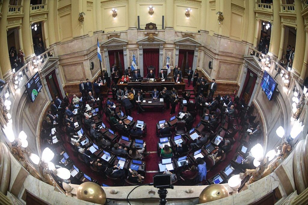 El Senado inicia sesión para debatir reforma de la Carta Orgánica del Banco Central y la Ley de Zonas Frías. 1 Senado debate una version acotada del proyecto de propiedad privada 5