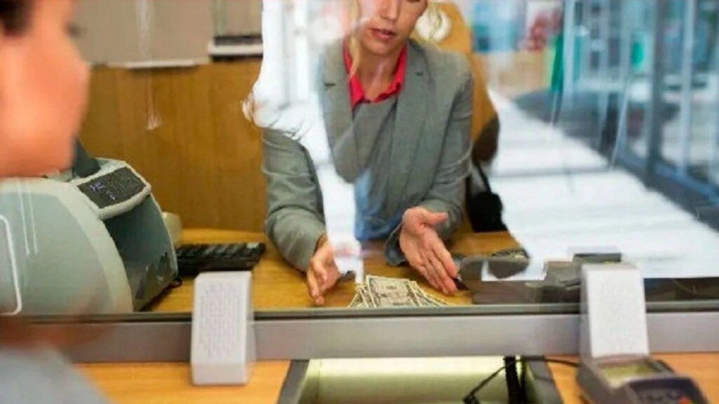 Los trabajadores bancarios reciben un aumento salarial del 1,7% en agosto: todos los detalles 1 bancarios
