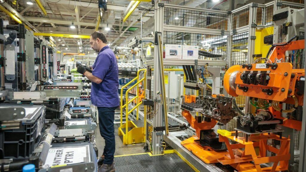 INDEC publicará el Estimador Mensual de Actividad Económica (EMAE) de julio, con indicadores de retroceso en la actividad económica. 1 ford industria automotriz autopartes