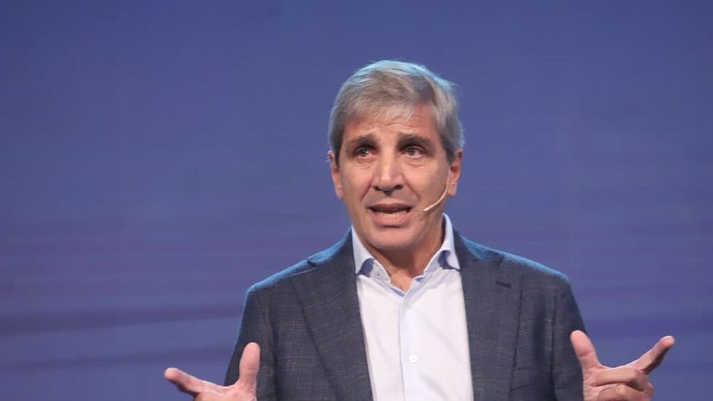 El Proyecto de Presupuesto 2027 plantea metas tributarias de difícil cumplimiento 1 luis caputo fuchila 7