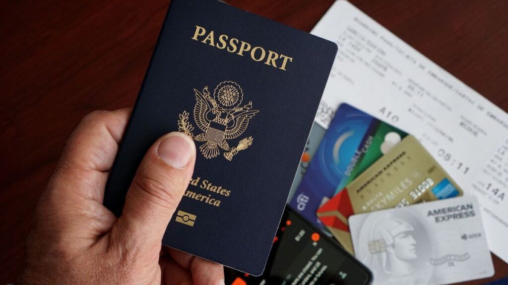 ¿Cómo elegir la moneda para pagar un viaje al exterior? Alternativas y consejos. 1 pasaporte viaje